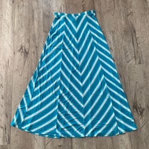Tourquise and white chevron skirt. Size small.